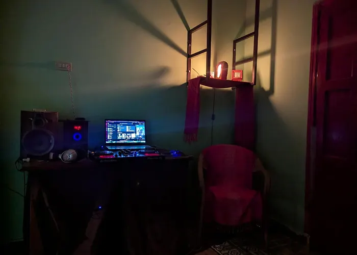 Single With Shared Bathroom - House Of Ra *